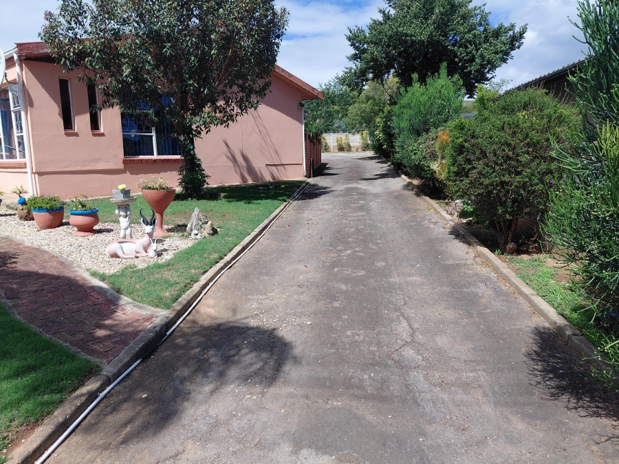 4 Bedroom Property for Sale in Bothasrus Eastern Cape